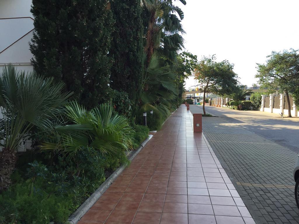 Sinfonia Del Mar Apartment Estepona Bagian luar foto